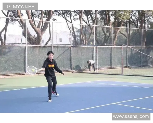 南京网球队的默契配合与战术分析探讨网球运动的团队精神与协作技巧